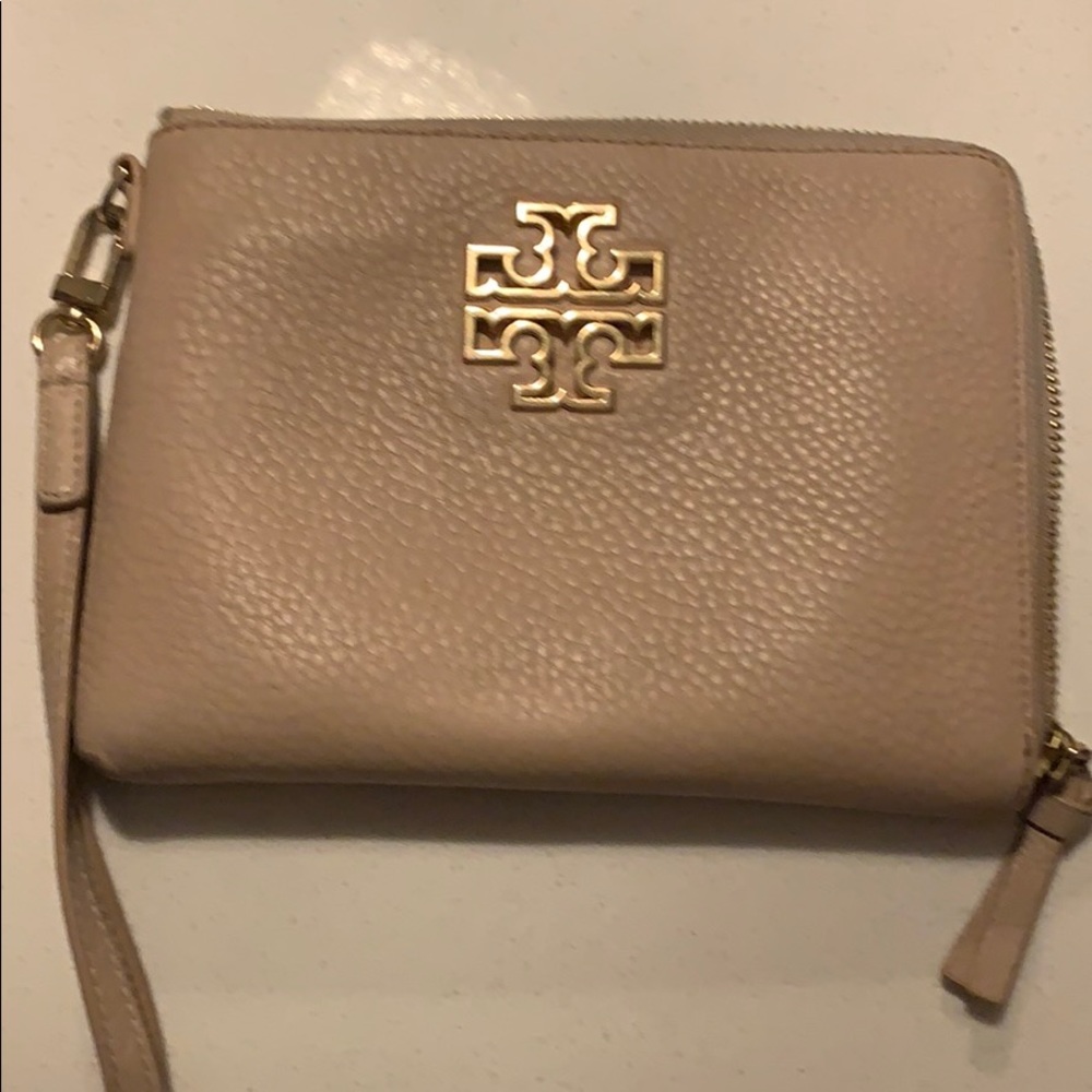 Light pink Tory Burch wristlet.